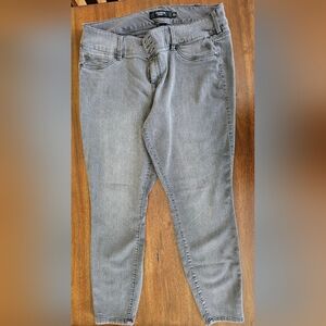 TORRID jeans Size 20R, black light wash 3 Buttons & Zipper
